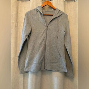 Danskin Now Size S (4-6) Junior. Gray long sleeve zippered hoodie with pockets.